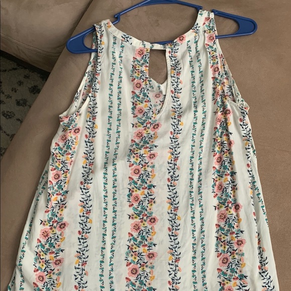 Floral top - Picture 2 of 3